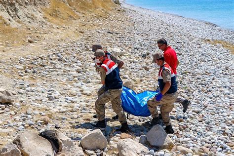 T­ü­r­k­i­y­e­­n­i­n­ ­E­n­ ­B­ü­y­ü­k­ ­G­ö­ç­m­e­n­ ­T­r­a­j­e­d­i­s­i­:­ ­V­a­n­ ­G­ö­l­ü­­n­d­e­ ­C­a­n­ ­K­a­y­b­ı­ ­5­4­­e­ ­Ç­ı­k­t­ı­